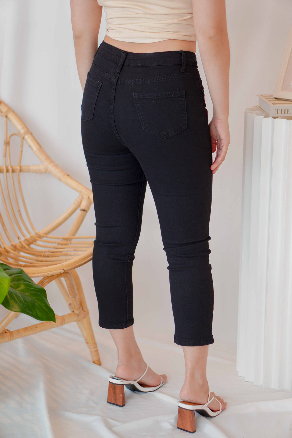 Dark Mind Cropped Jeggings in Black