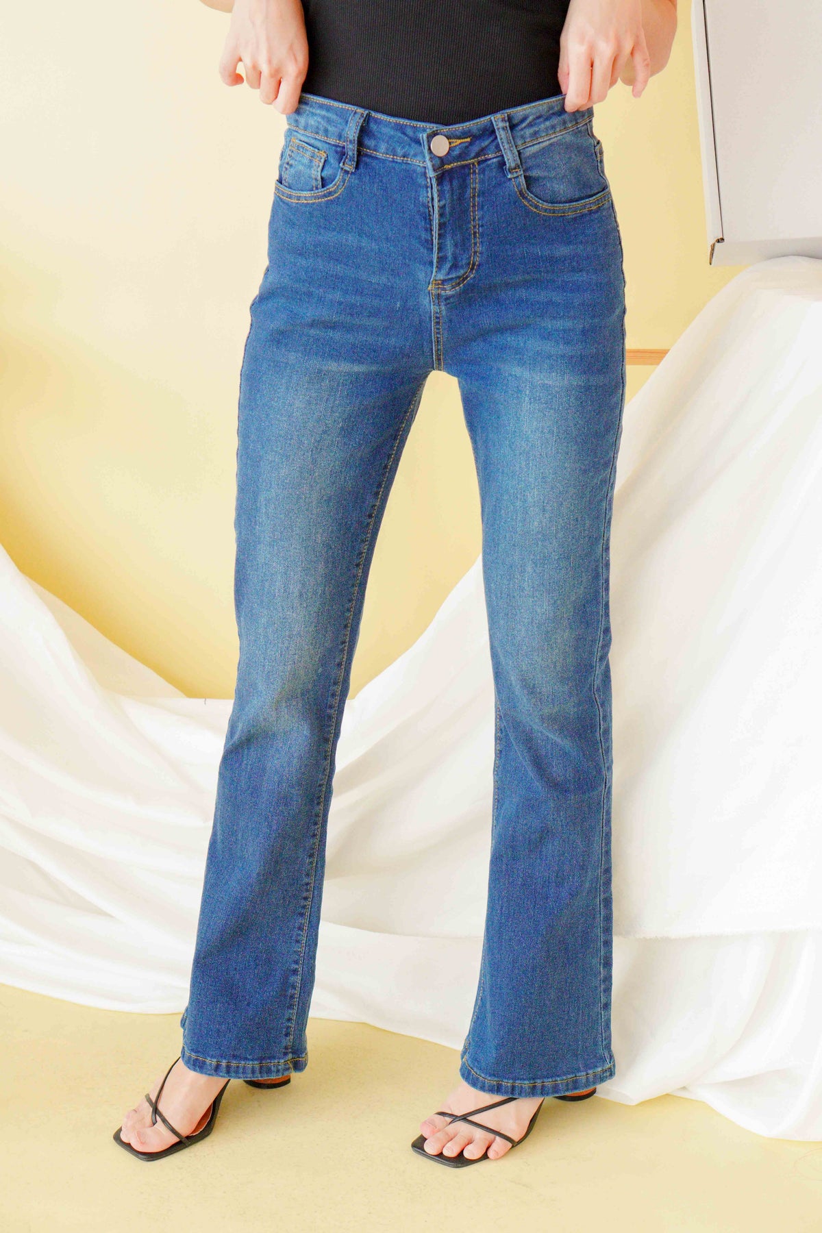 Shay Bell Bottom Jeans in Blue