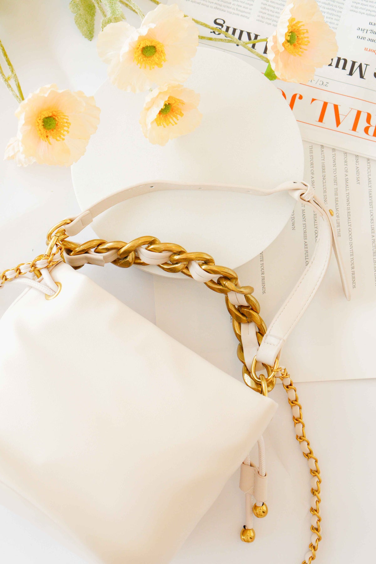 Lindy Leather Chain Bucket Bag in White