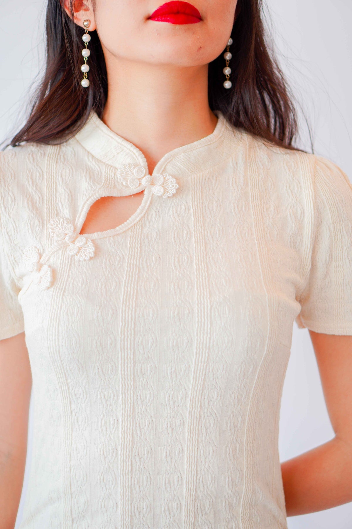 Mi Short Ruched Bodycon Cheongsam in Cream