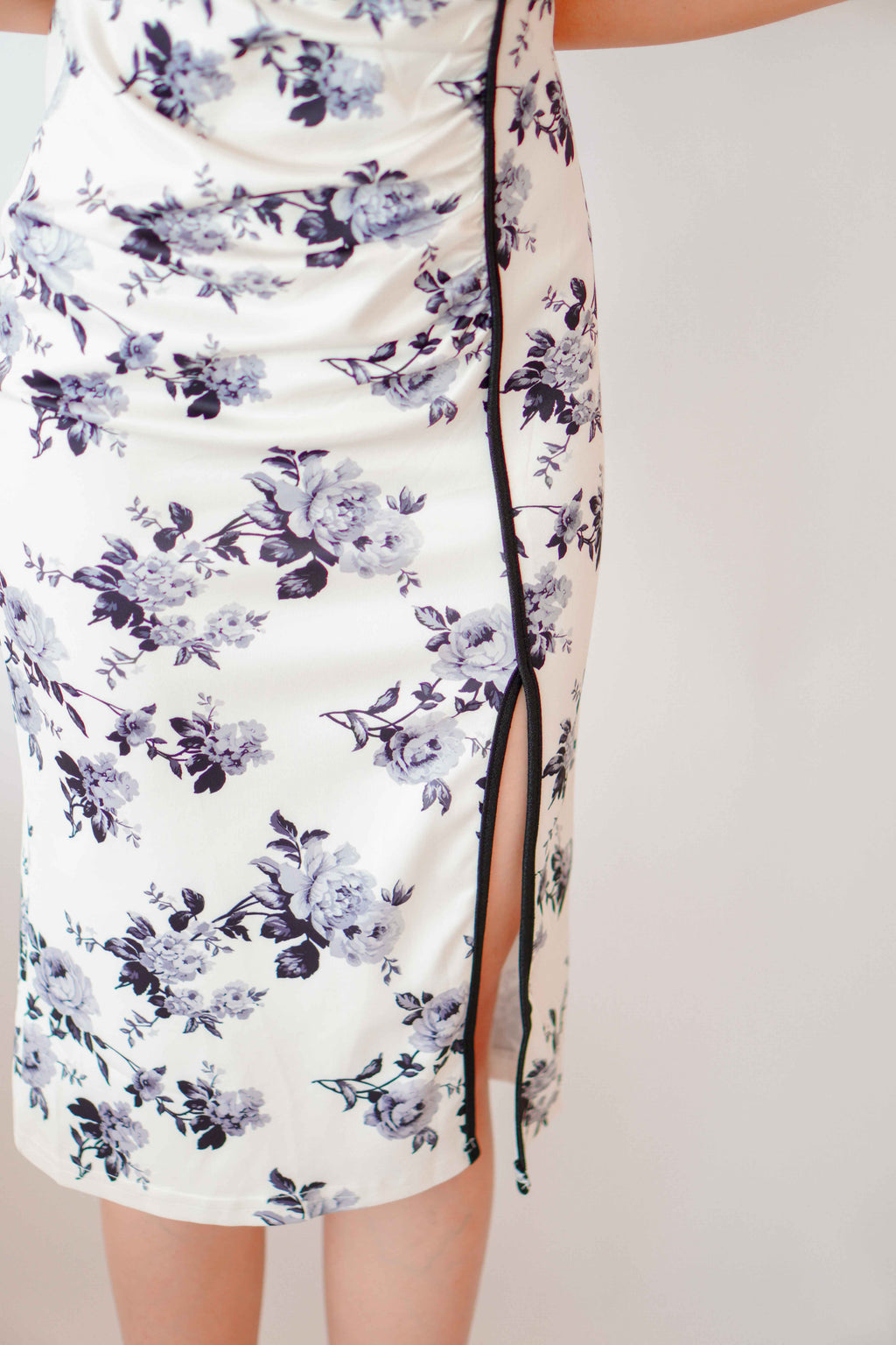 Ning Midi Floral Cheongsam in Black and White