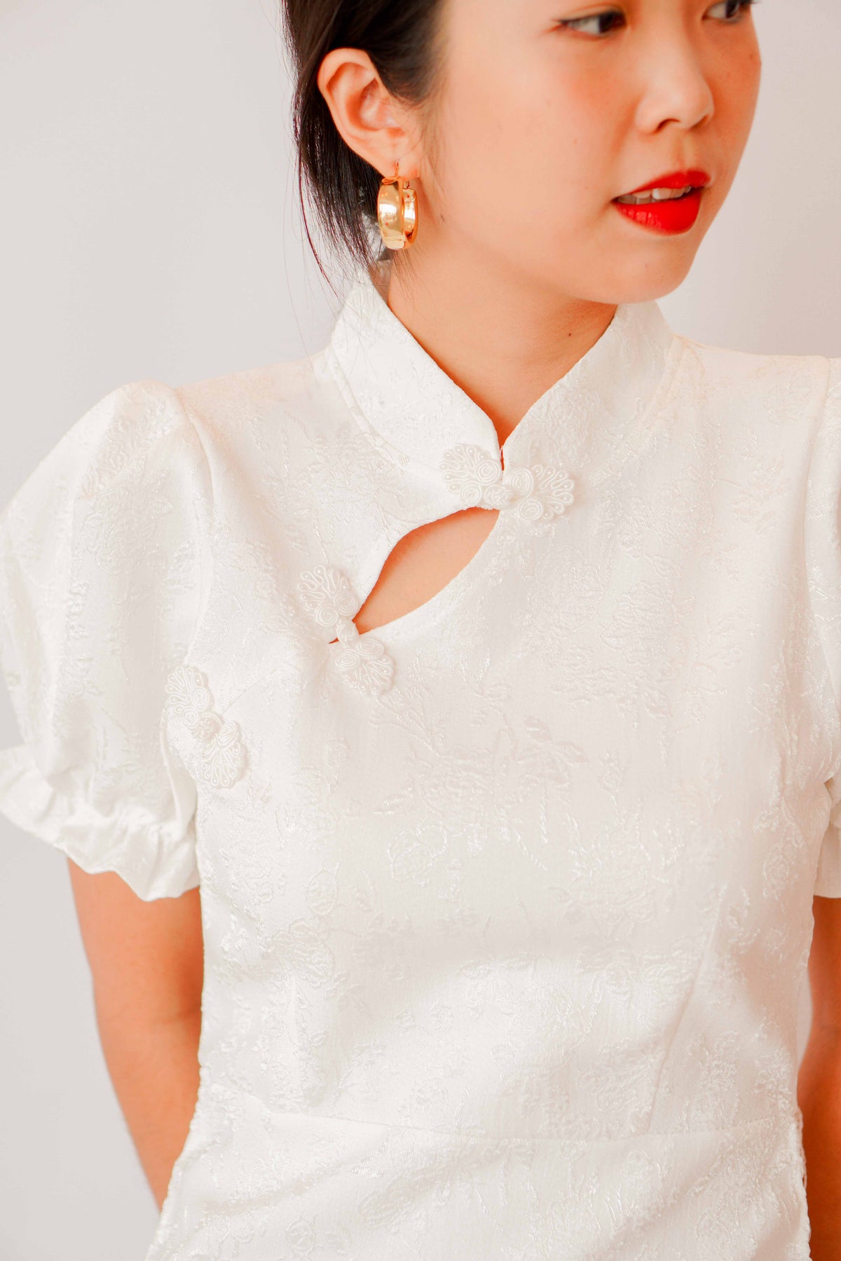 Ai Side Ruched Cheongsam in White With Puffy Sleeves