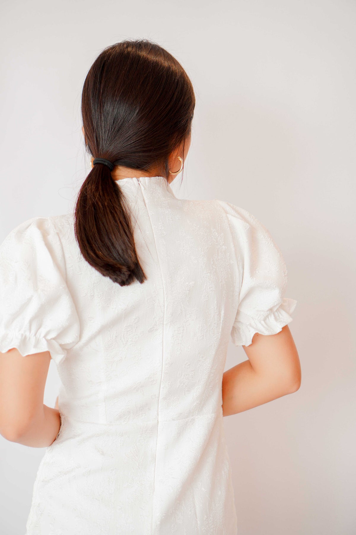 Ai Side Ruched Cheongsam in White With Puffy Sleeves