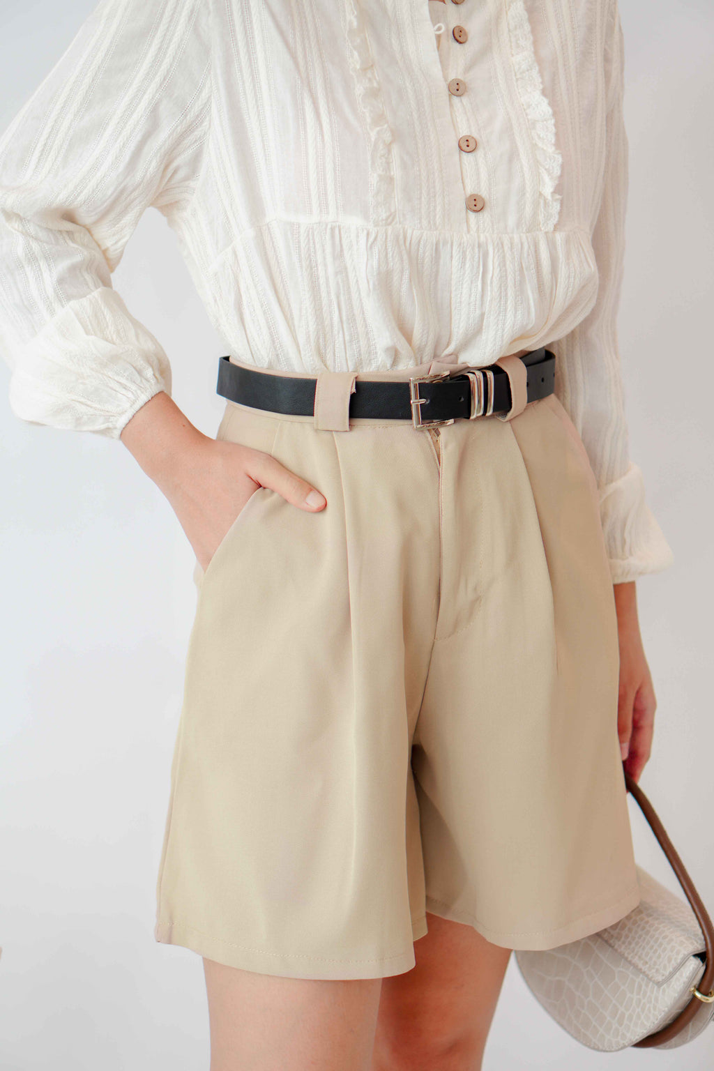Jin Midi Shorts in Yellow Khaki