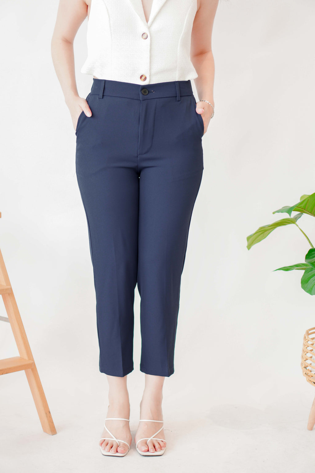 Houston Cropped Pants in Dark Blue