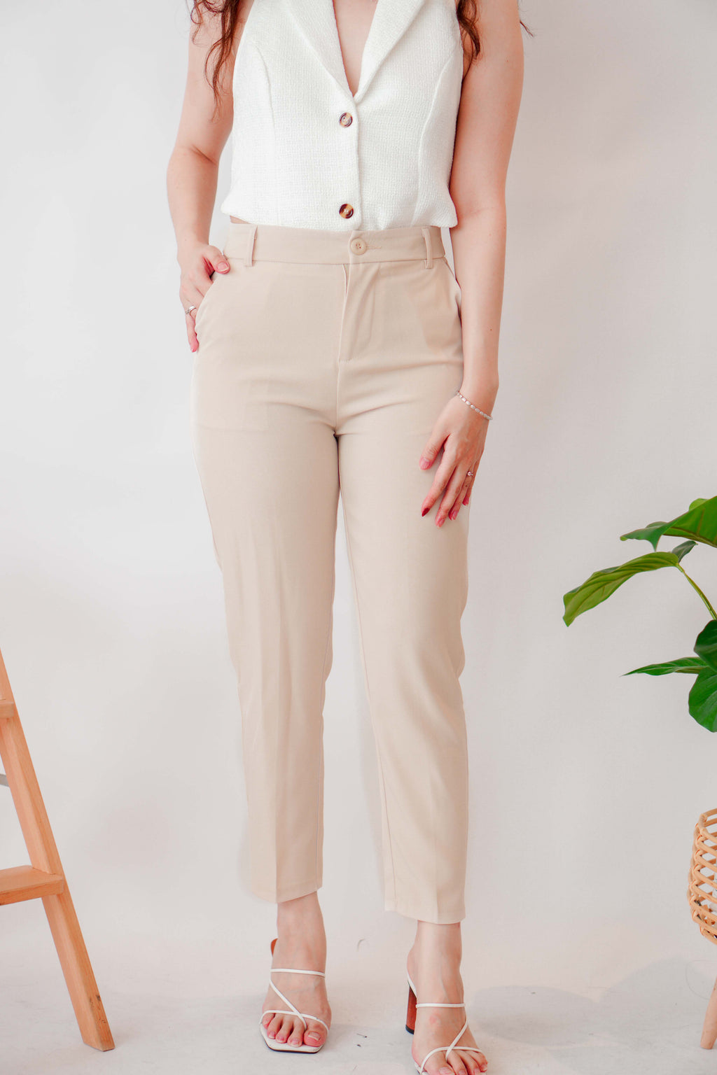 Tamara Cropped Pants in Beige