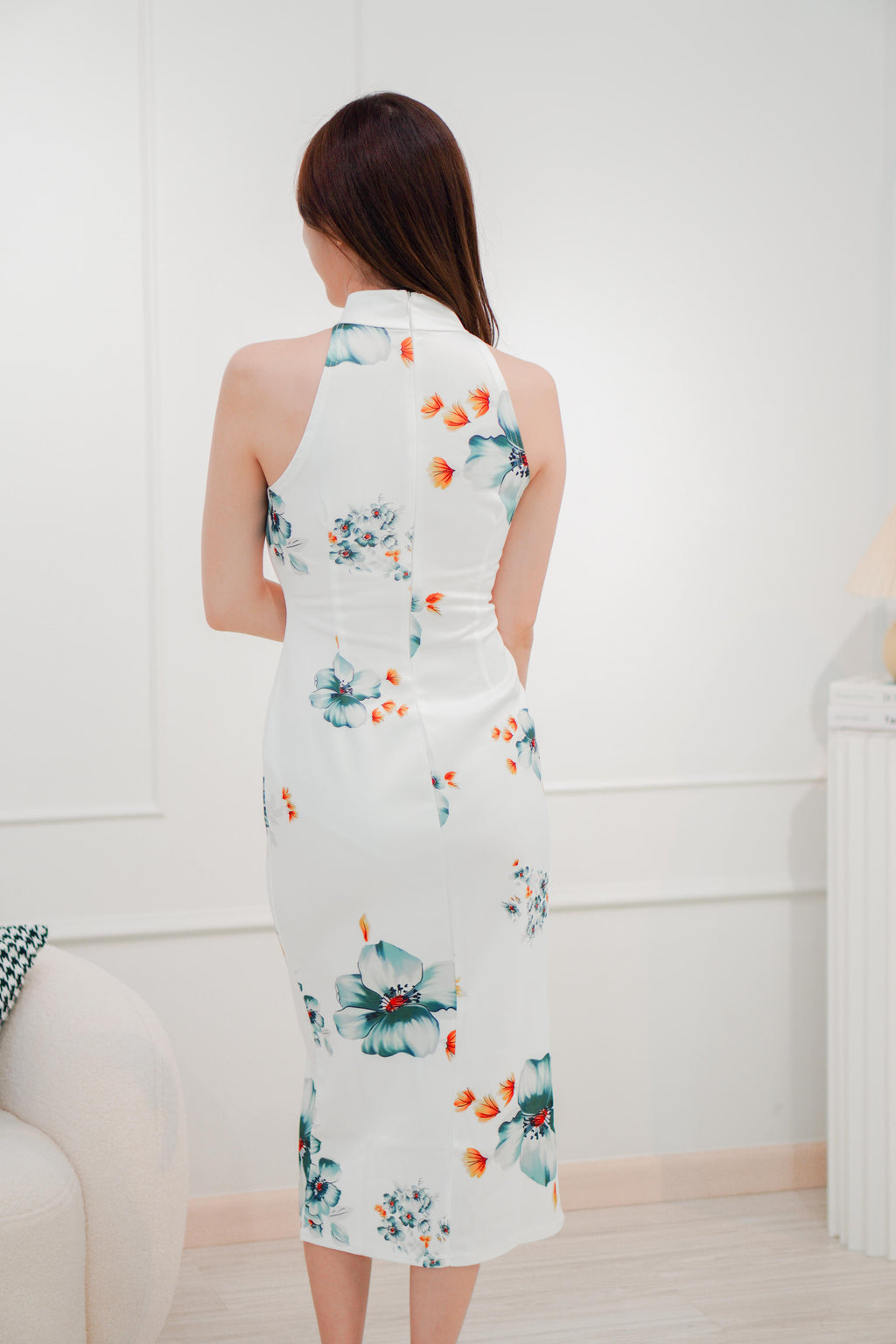 Xue Long Sleeveless Floral Cheongsam in White