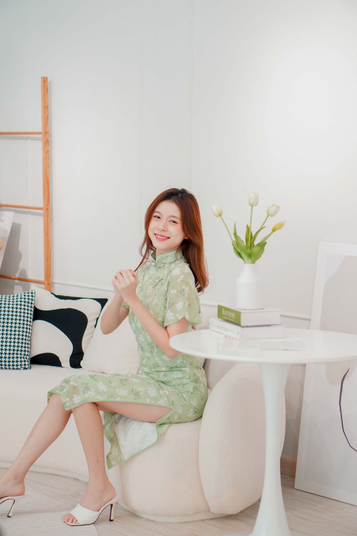 Shi Qing Dainty Floral Short Sleeve Cheongsam in Green