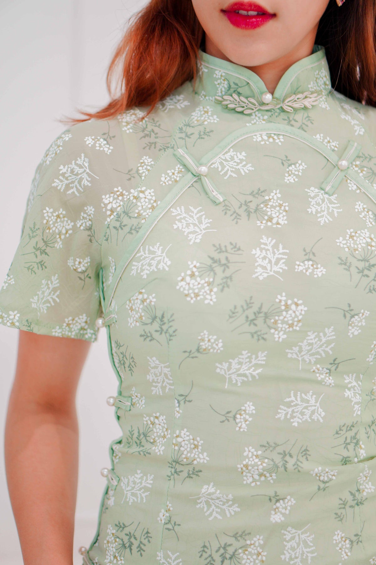 Shi Qing Dainty Floral Short Sleeve Cheongsam in Green