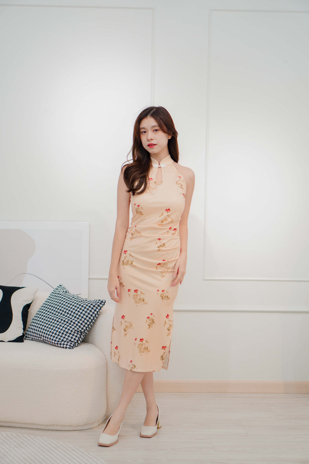 (BACKORDER) En Long Sleeveless Floral Cheongsam in Cream