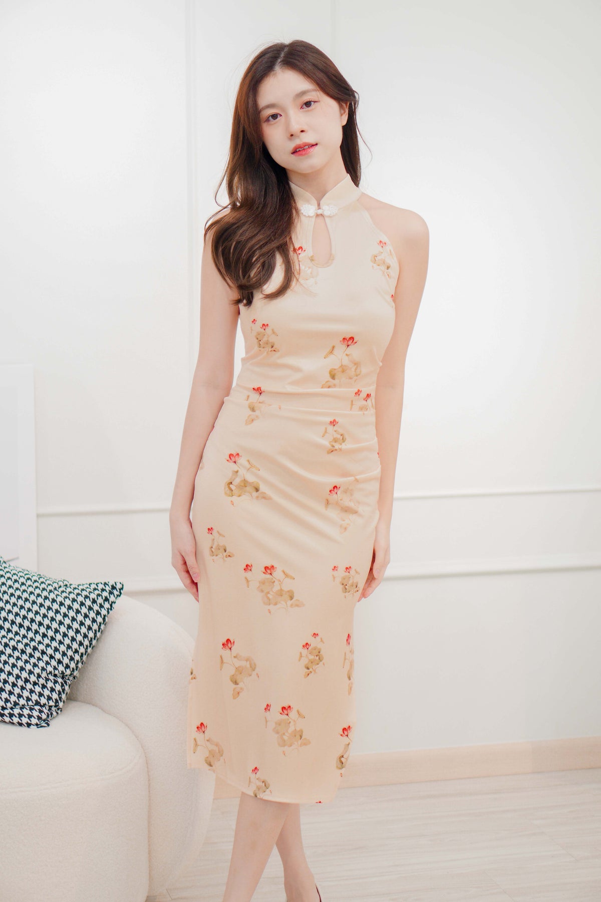 (BACKORDER) En Long Sleeveless Floral Cheongsam in Cream