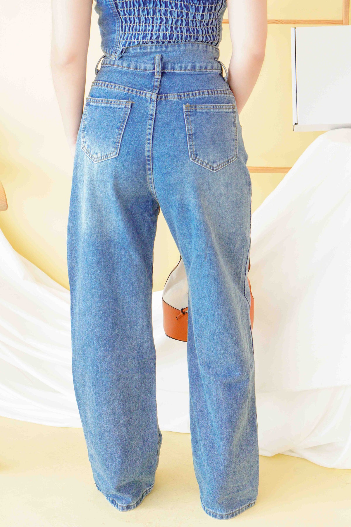 Tobi Straight Cut Jeans in Blue