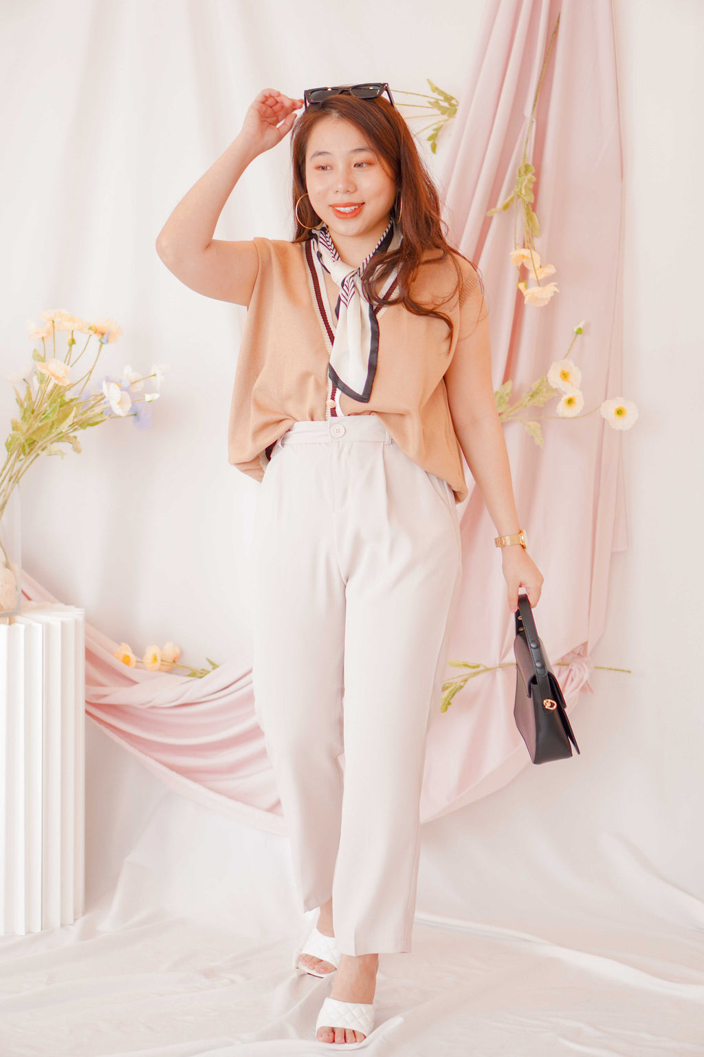 Mel Cropped Pants in Beige