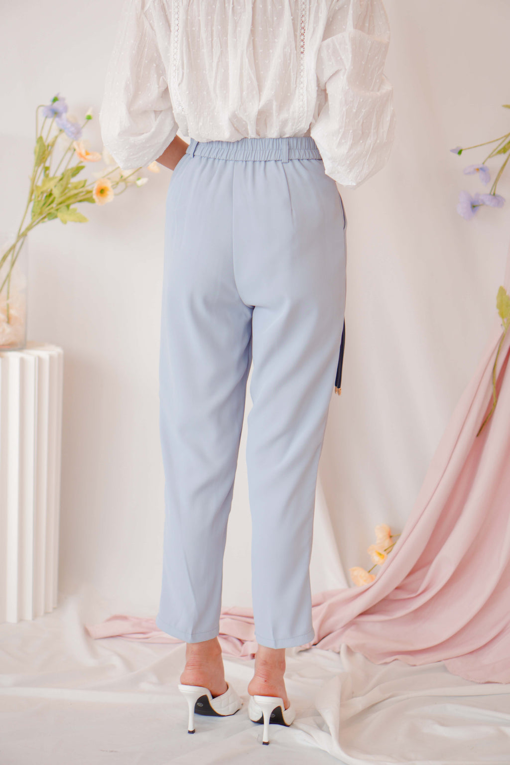 Mel Cropped Pants in Blue