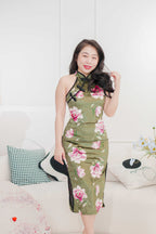 Yun Rao Halter Neck Velvet Floral Cheongsam in Green