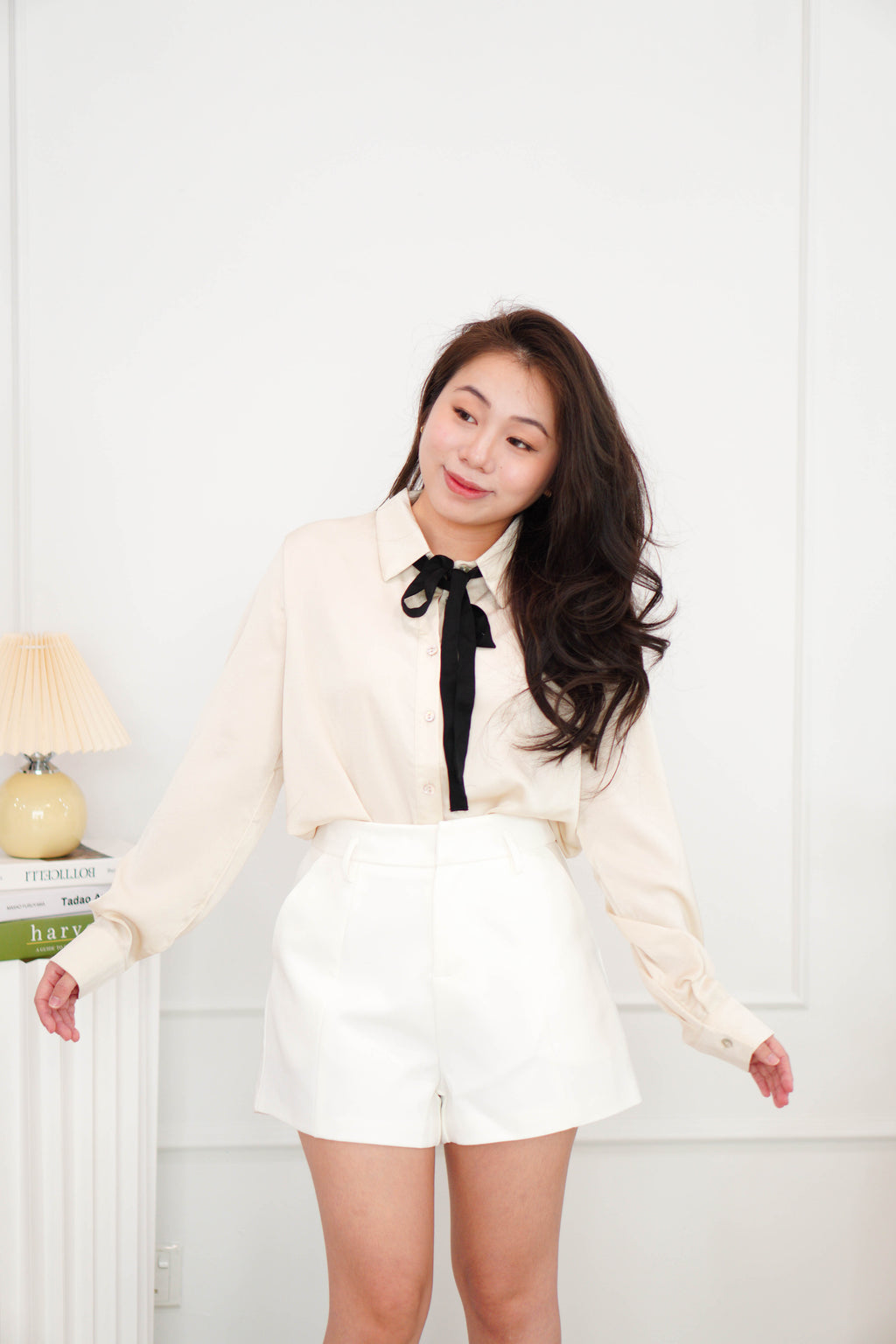 Eris Shorts in White (Free Belt)