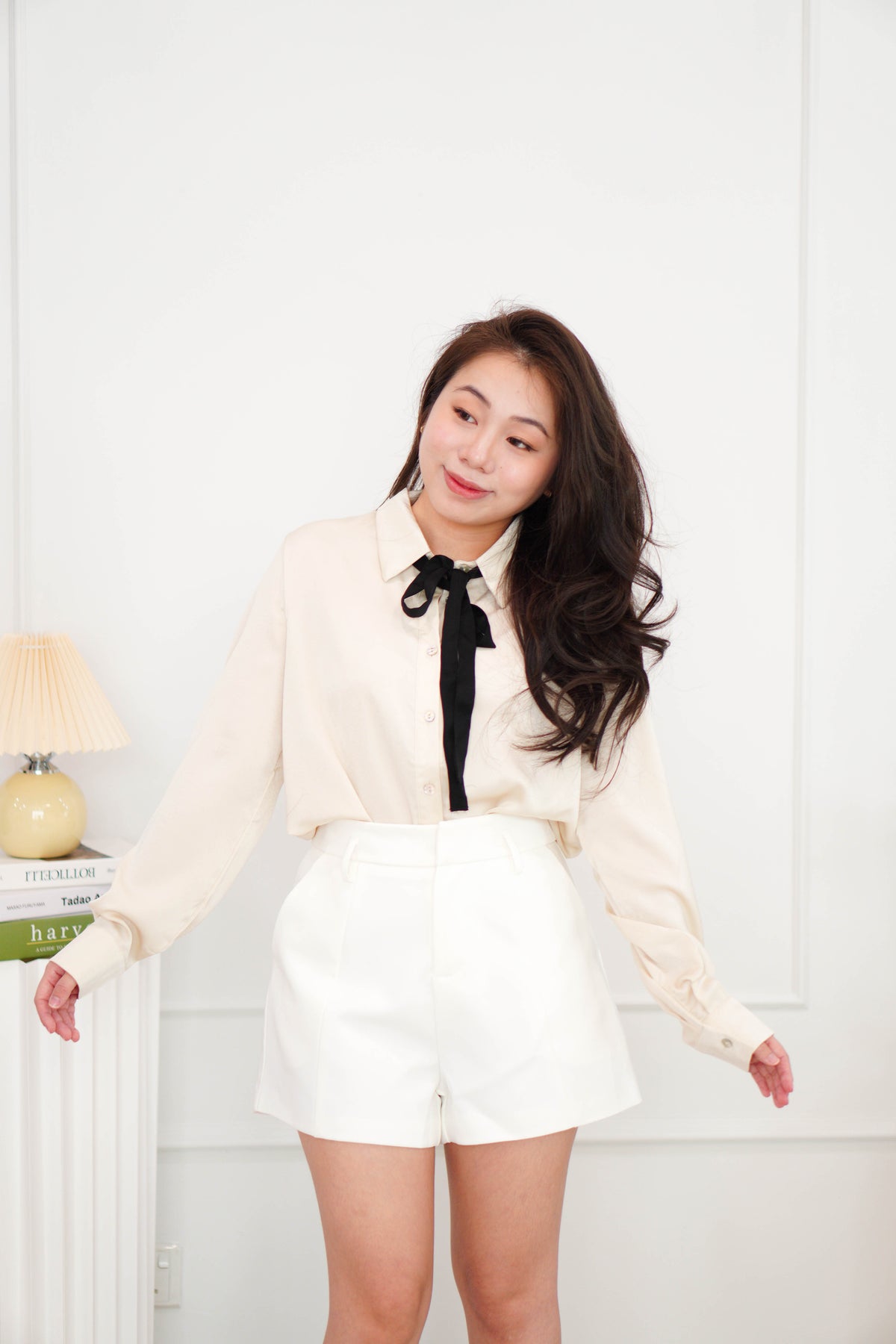 Eris Shorts in White (Free Belt)