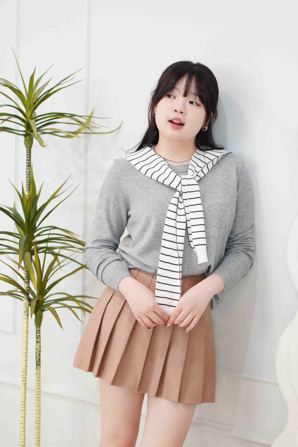 Vince Round Neck Knit Sweater in Light Grey