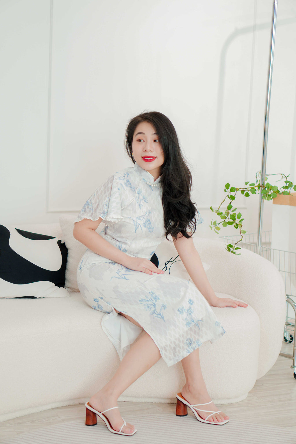 Jia Ying Mini Pearl Long Floral Lace Cheongsam in Blue
