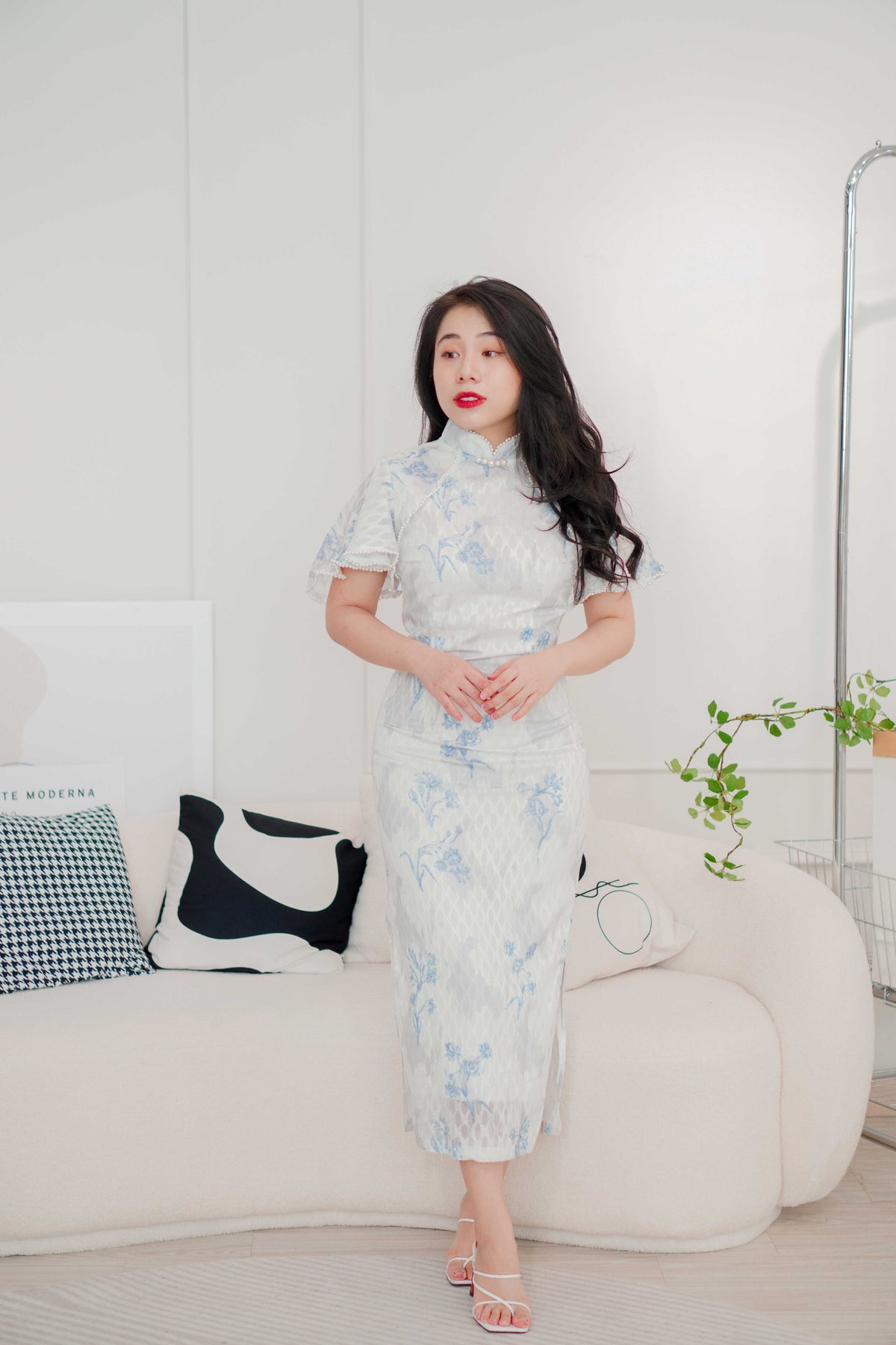 Jia Ying Mini Pearl Long Floral Lace Cheongsam in Blue