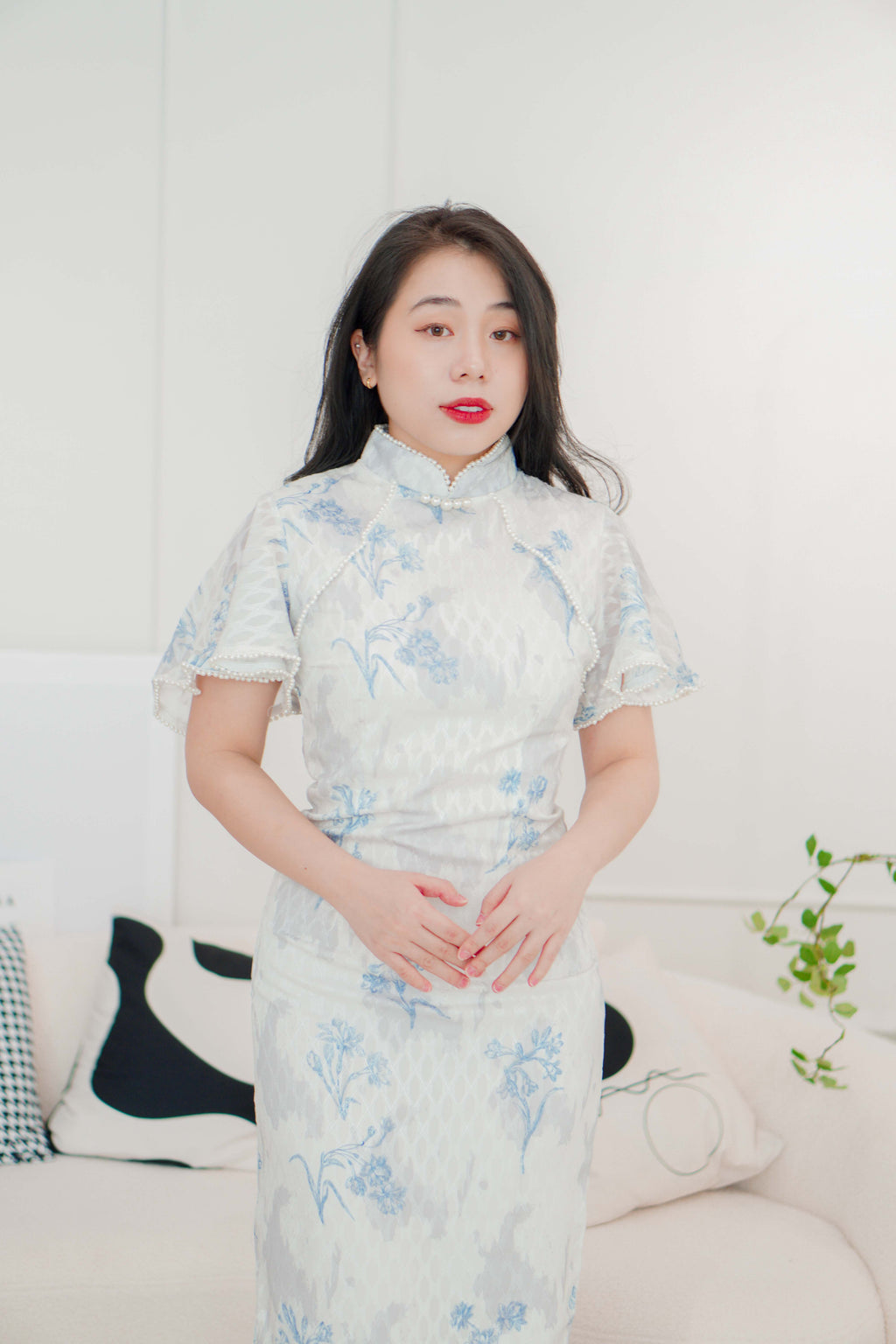 Jia Ying Mini Pearl Long Floral Lace Cheongsam in Blue