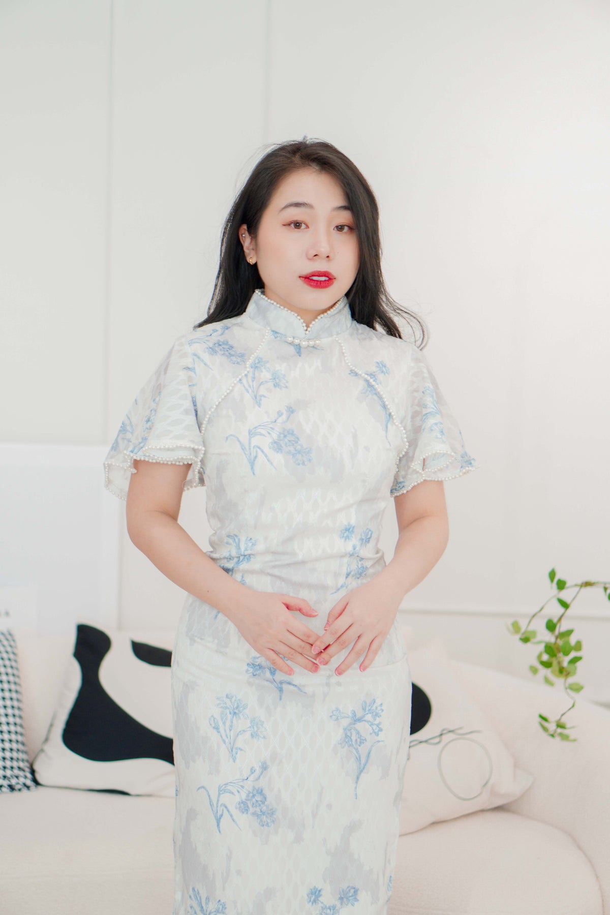 Jia Ying Mini Pearl Long Floral Lace Cheongsam in Blue