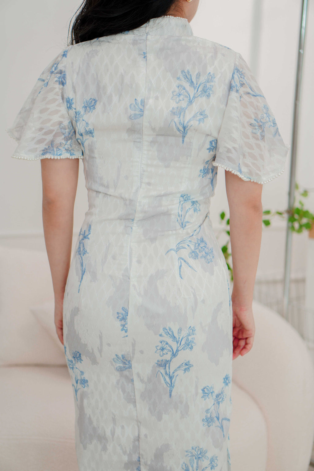 Jia Ying Mini Pearl Long Floral Lace Cheongsam in Blue