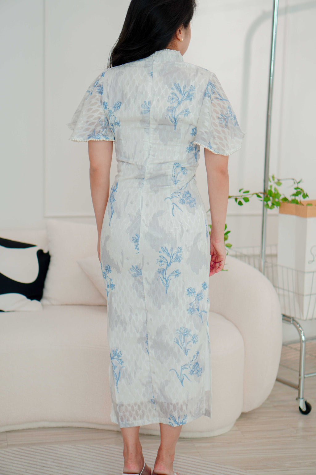 Jia Ying Mini Pearl Long Floral Lace Cheongsam in Blue