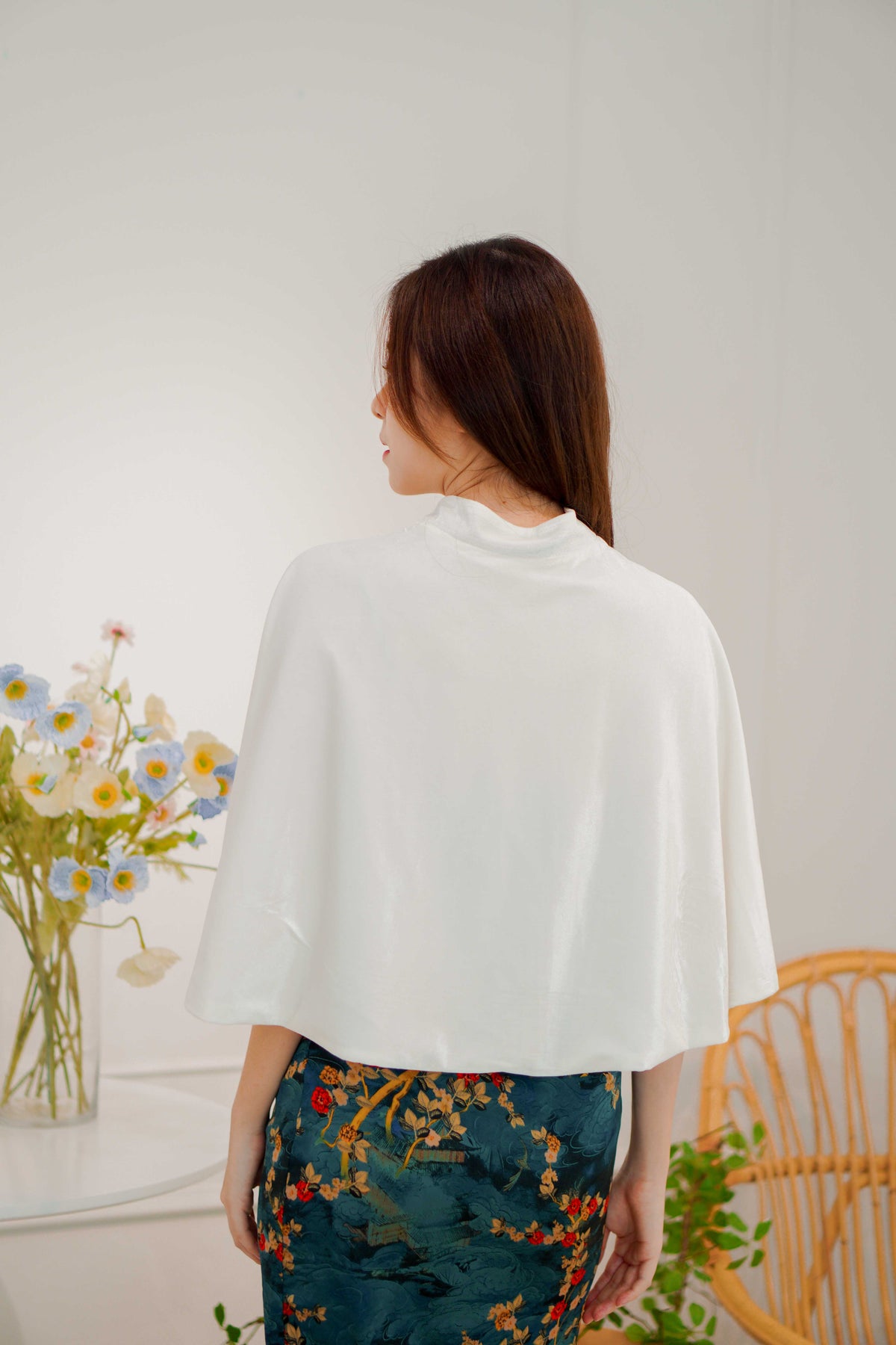 Bai Velvet Cheongsam Cover Up in White
