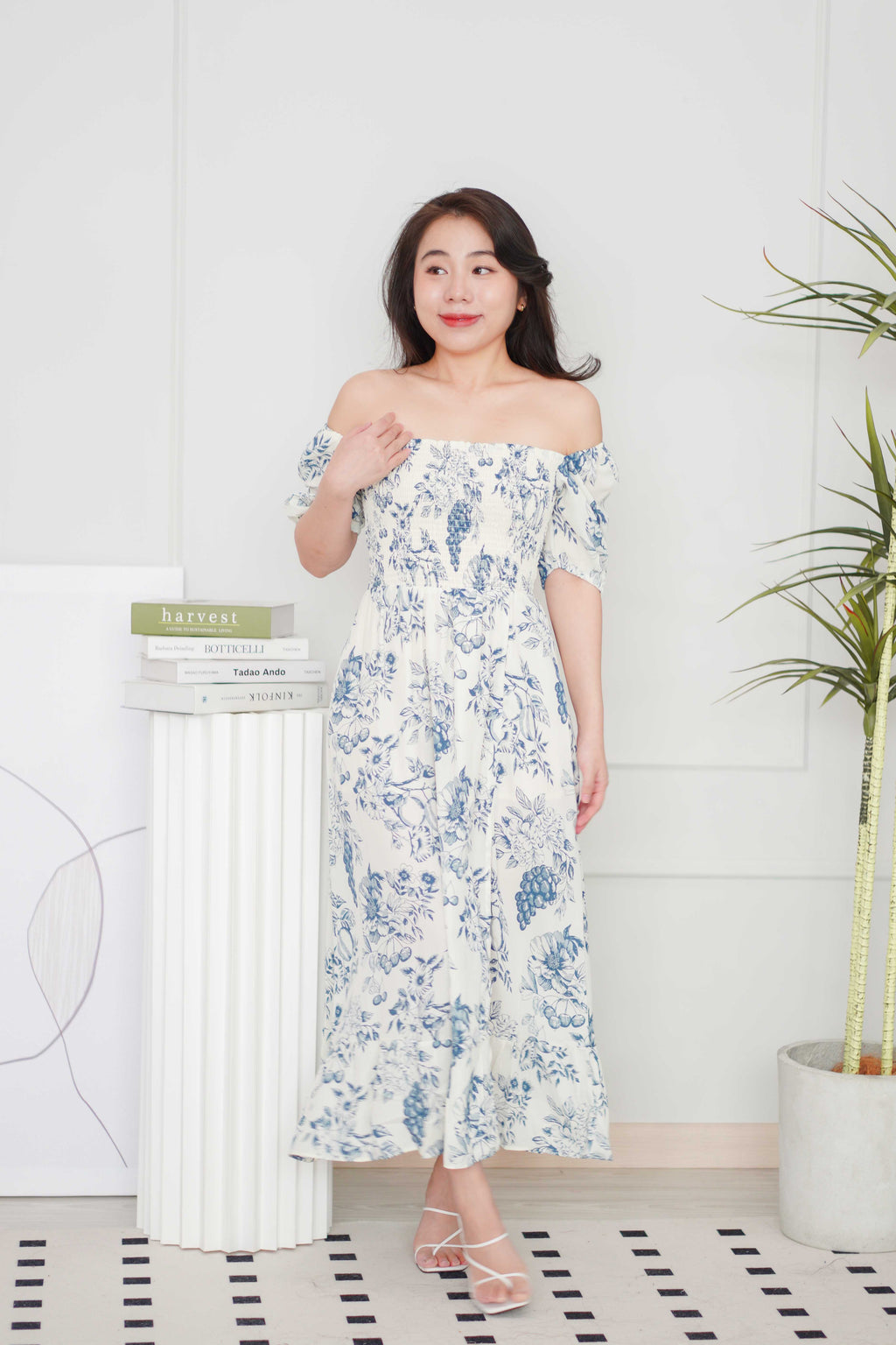 Ruvina Puffy Sleeves Ribbed Floral Maxi Dress in Blue