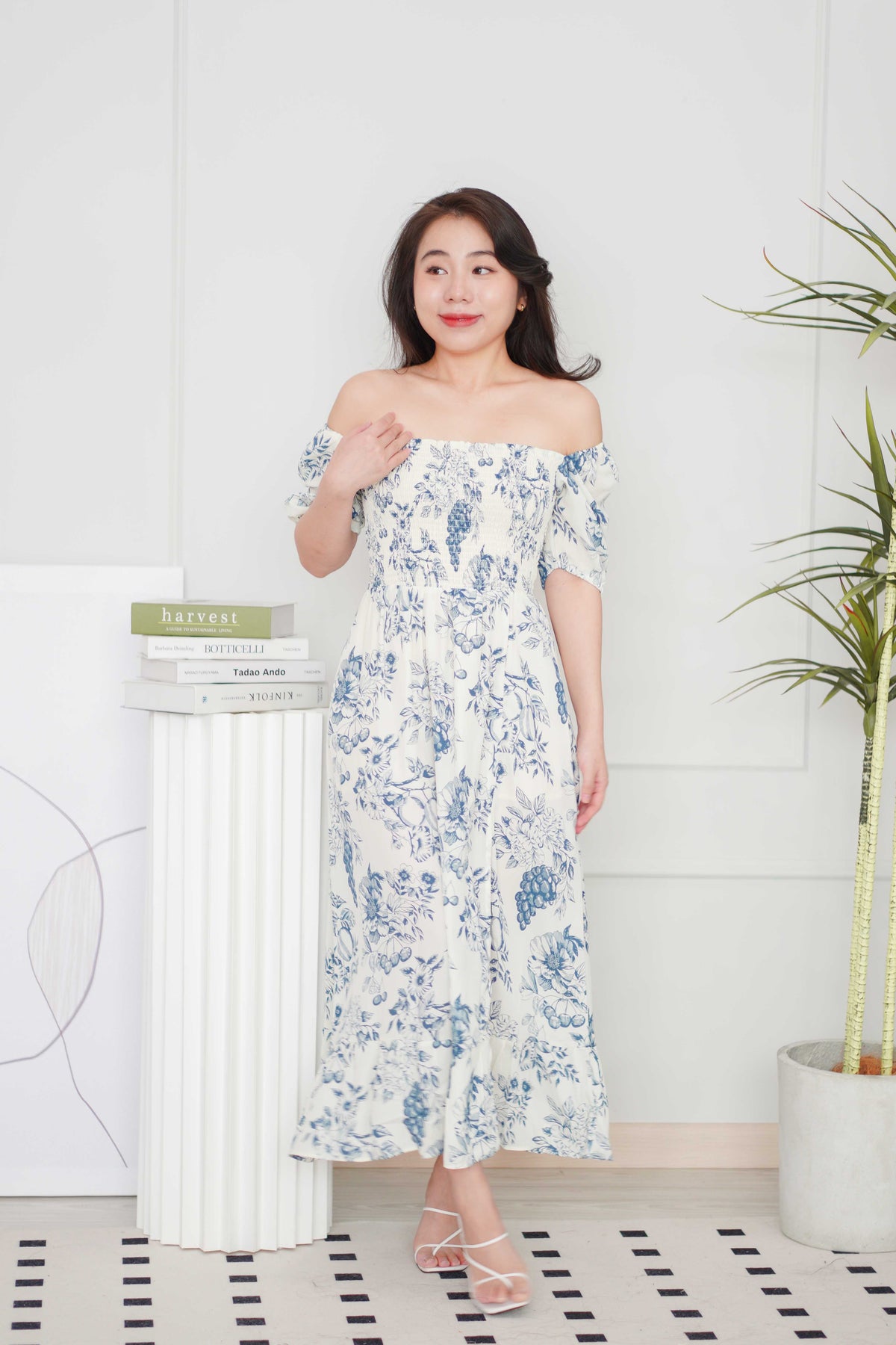 Ruvina Puffy Sleeves Ribbed Floral Maxi Dress in Blue