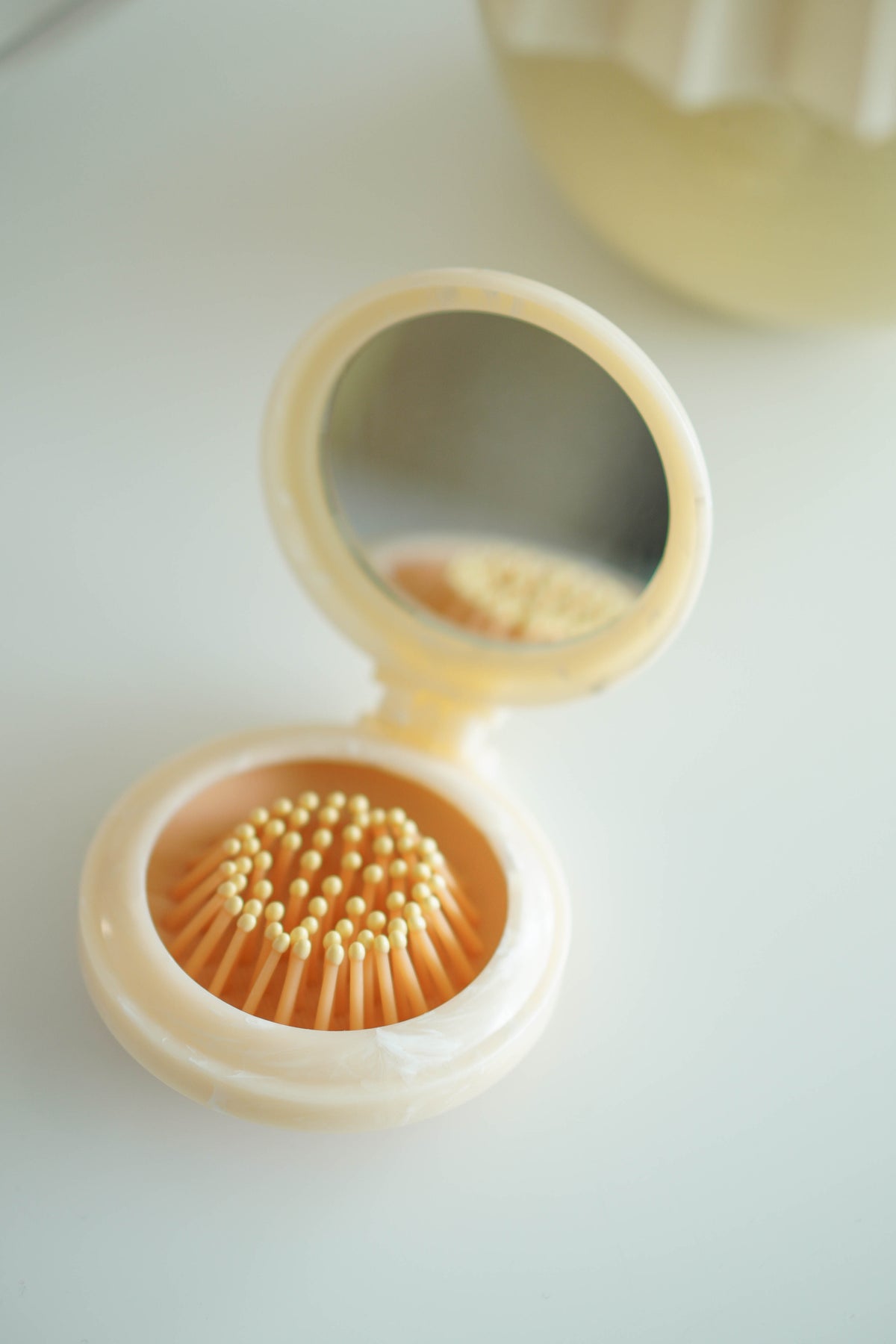 Compact Hairbrush