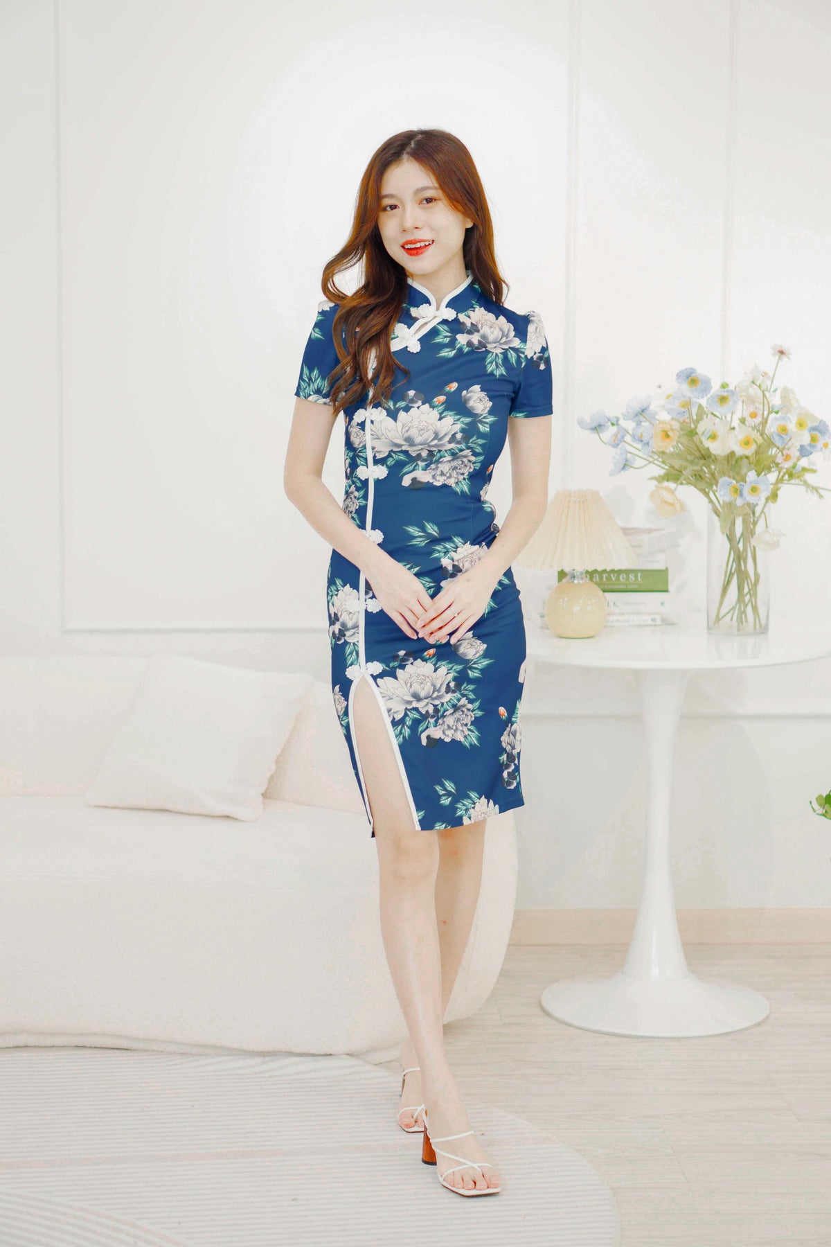 Mi Lan Floral Cheongsam with White Lining in Blue
