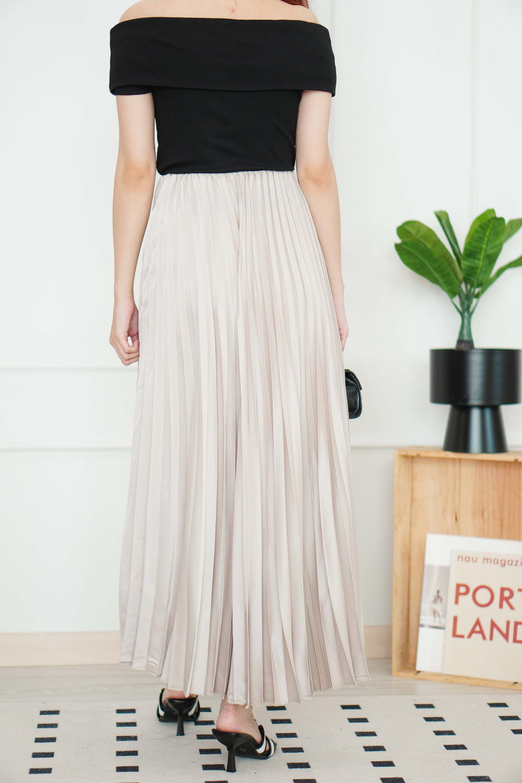 Erenza Pleated Skirt in Champagne