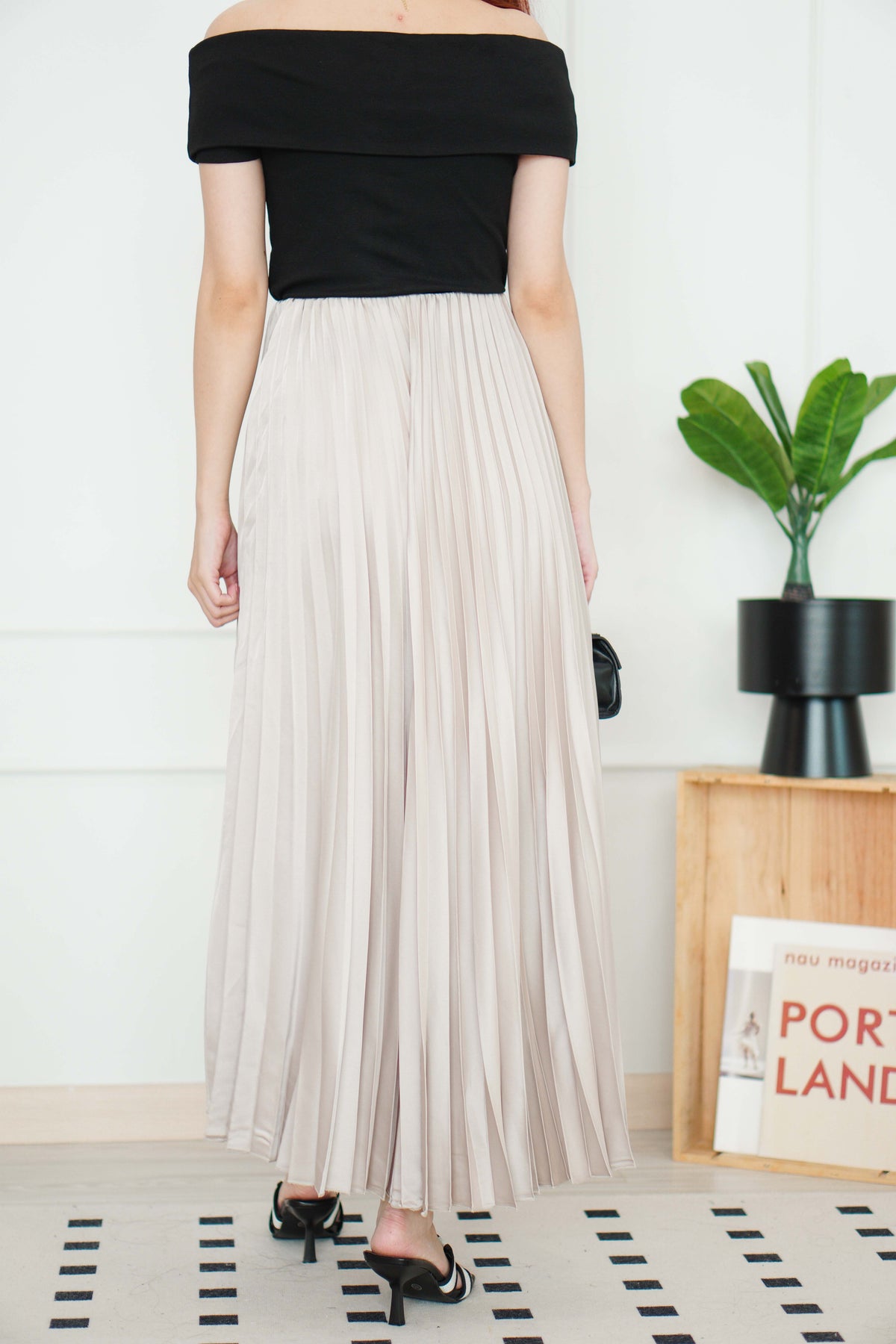 Erenza Pleated Skirt in Champagne