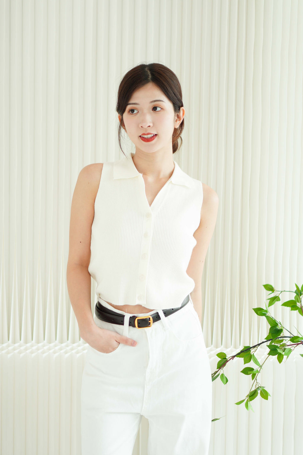 Millie Collar Sleeveless Knit Button Down Top in Cream