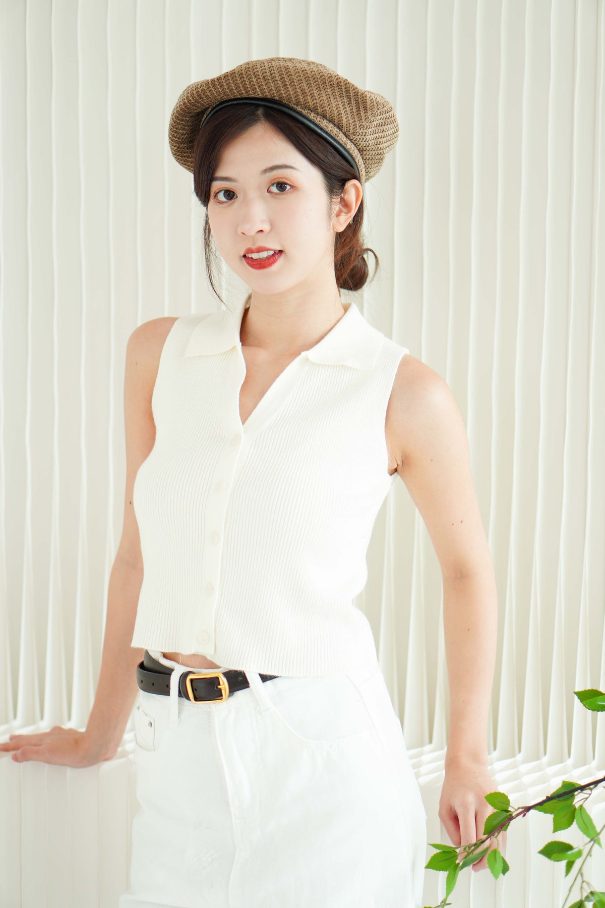 Millie Collar Sleeveless Knit Button Down Top in Cream