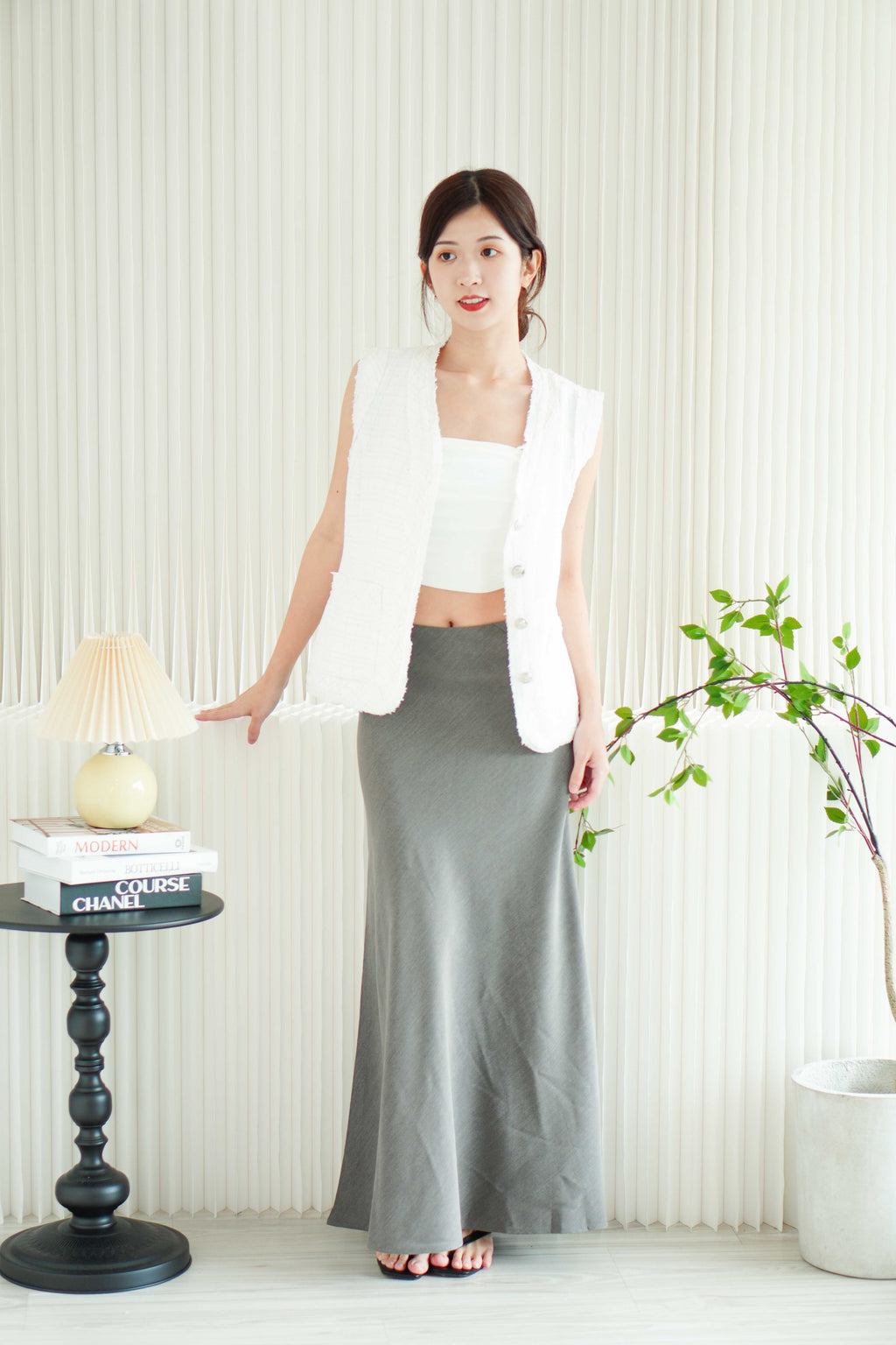(BACKORDER) Nim Tweed Vest in White