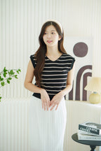 Leo Knit Short Sleeve Top in Black with Thick Stripes