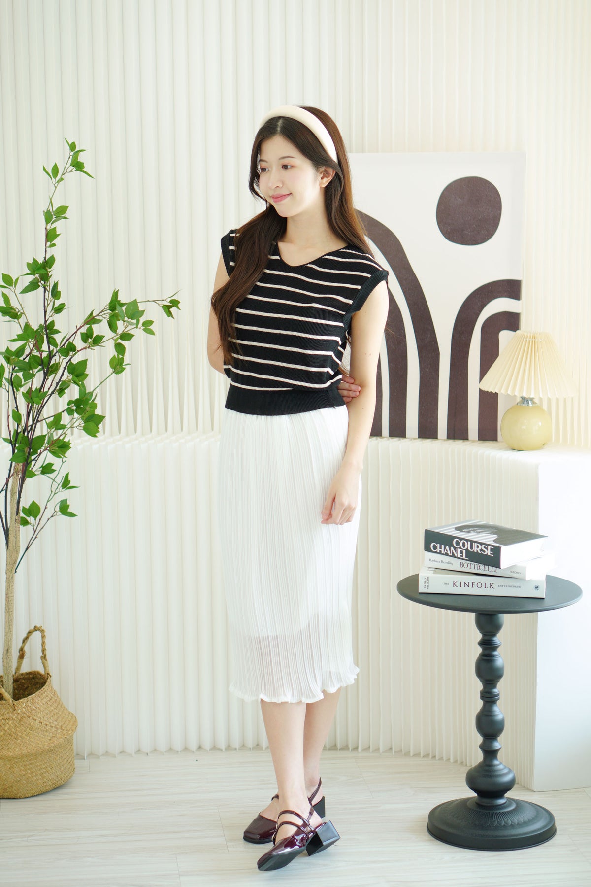 Leo Knit Short Sleeve Top in Black with Thick Stripes