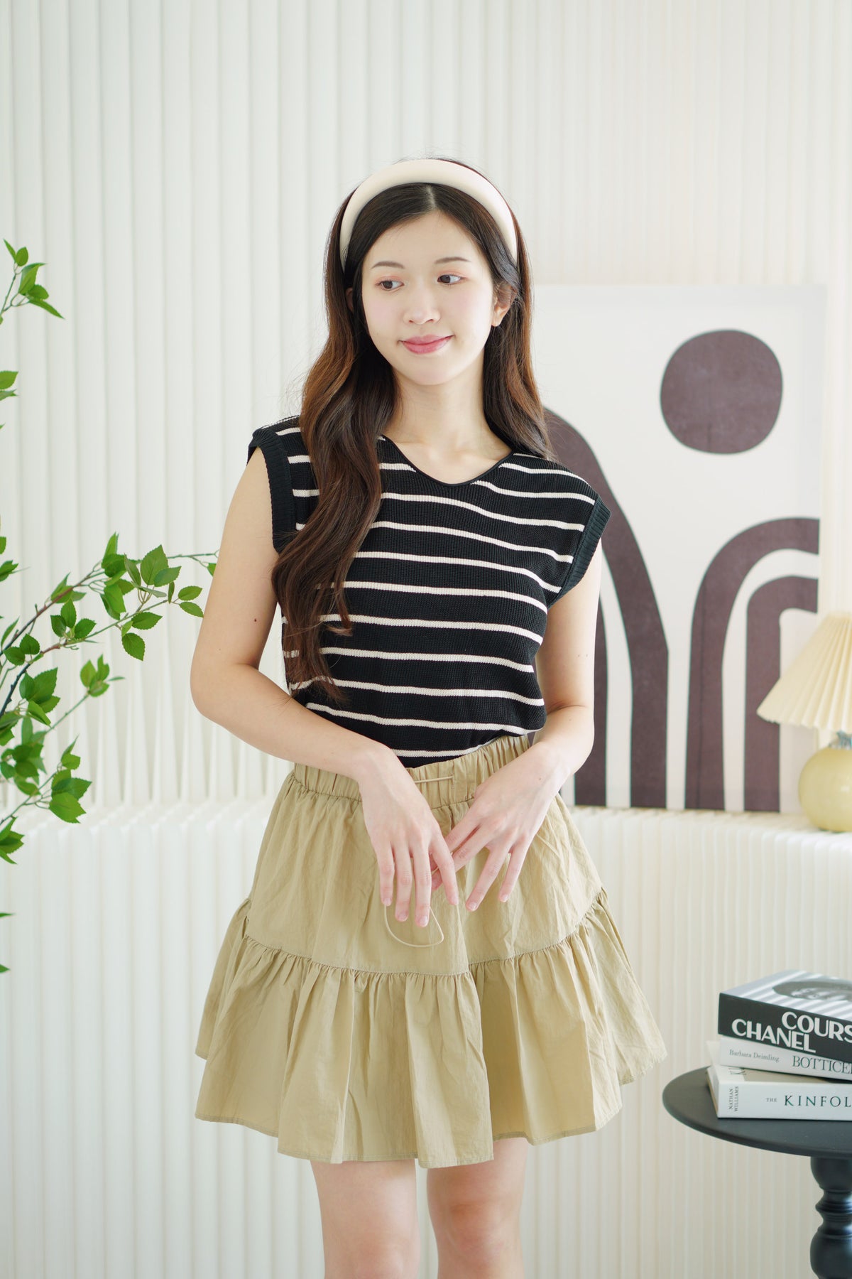 Leo Knit Short Sleeve Top in Black with Thick Stripes