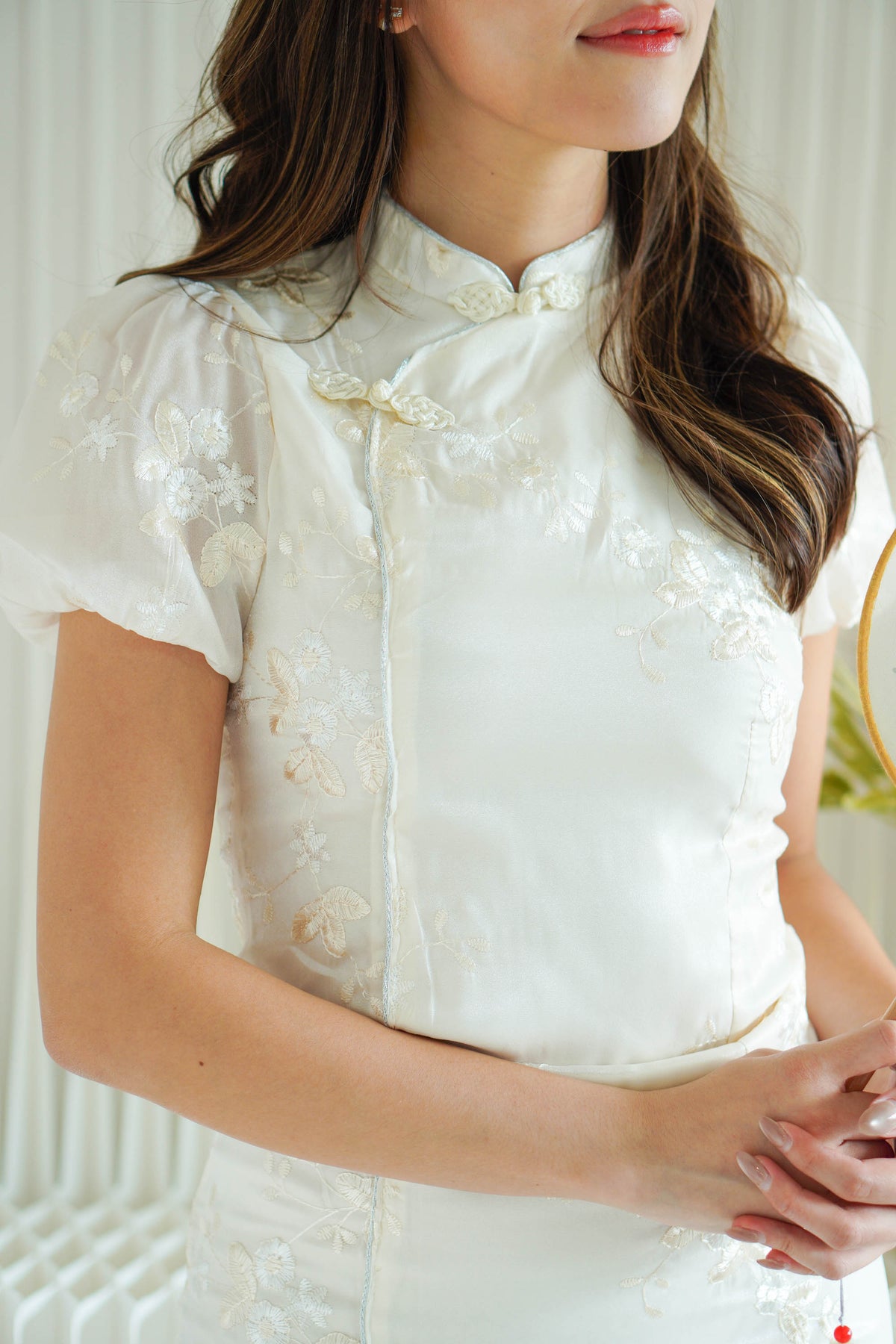 (PREMIUM) Yu Xi Floral Embroidery Mesh Cheongsam in Cream