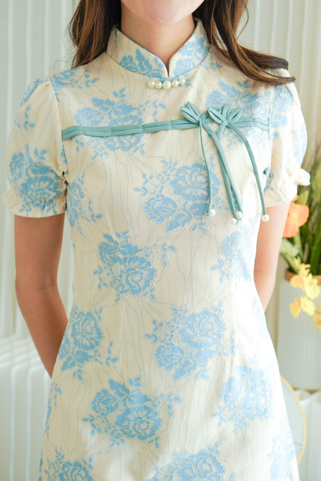 Yi Lan Short Cheongsam in Cream with Blue Knot
