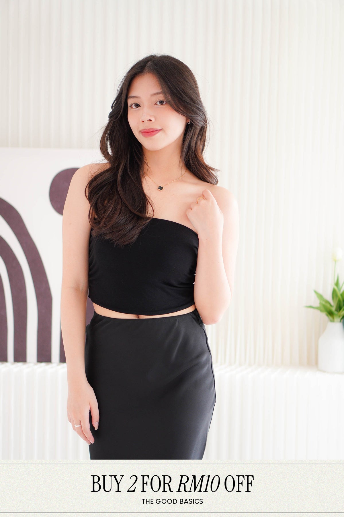 Soyara Padded Ruched Tube Top in Black