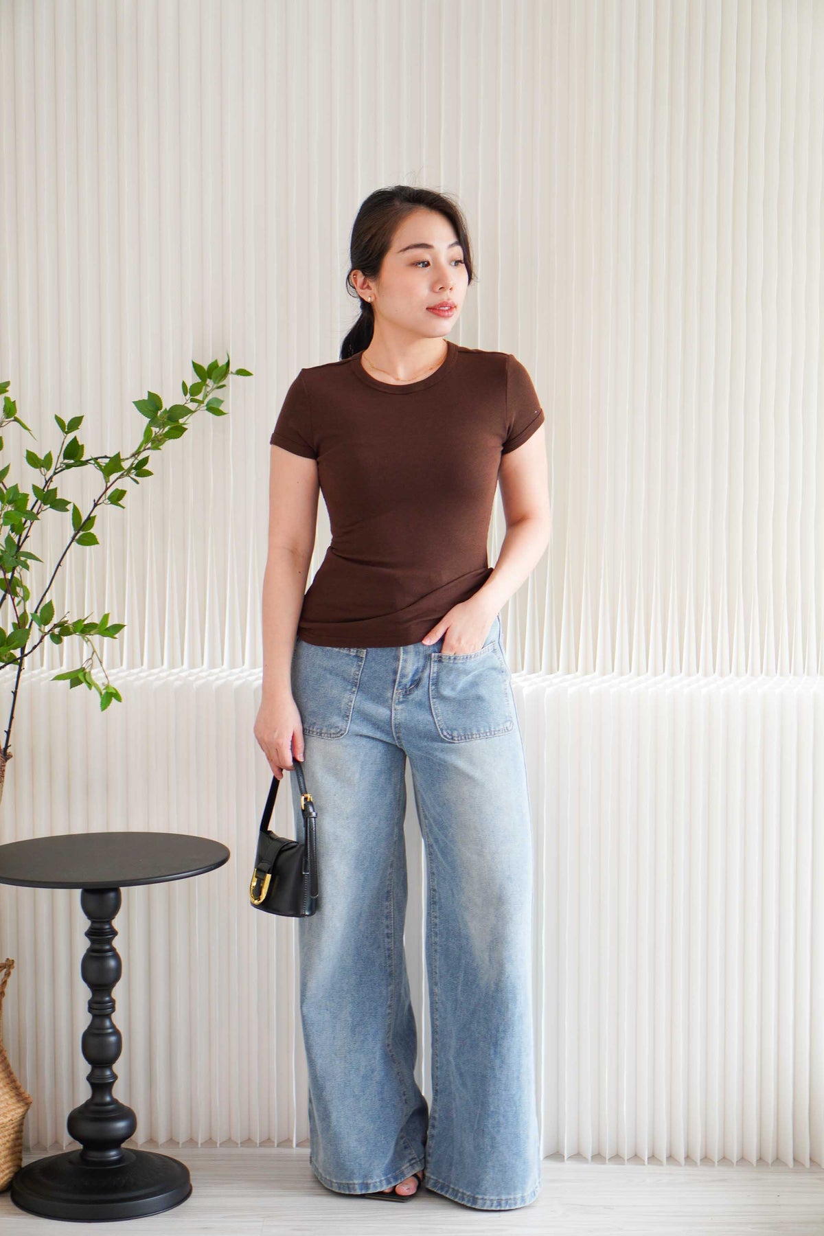 Elka Basic Round Neck Tee in Brown