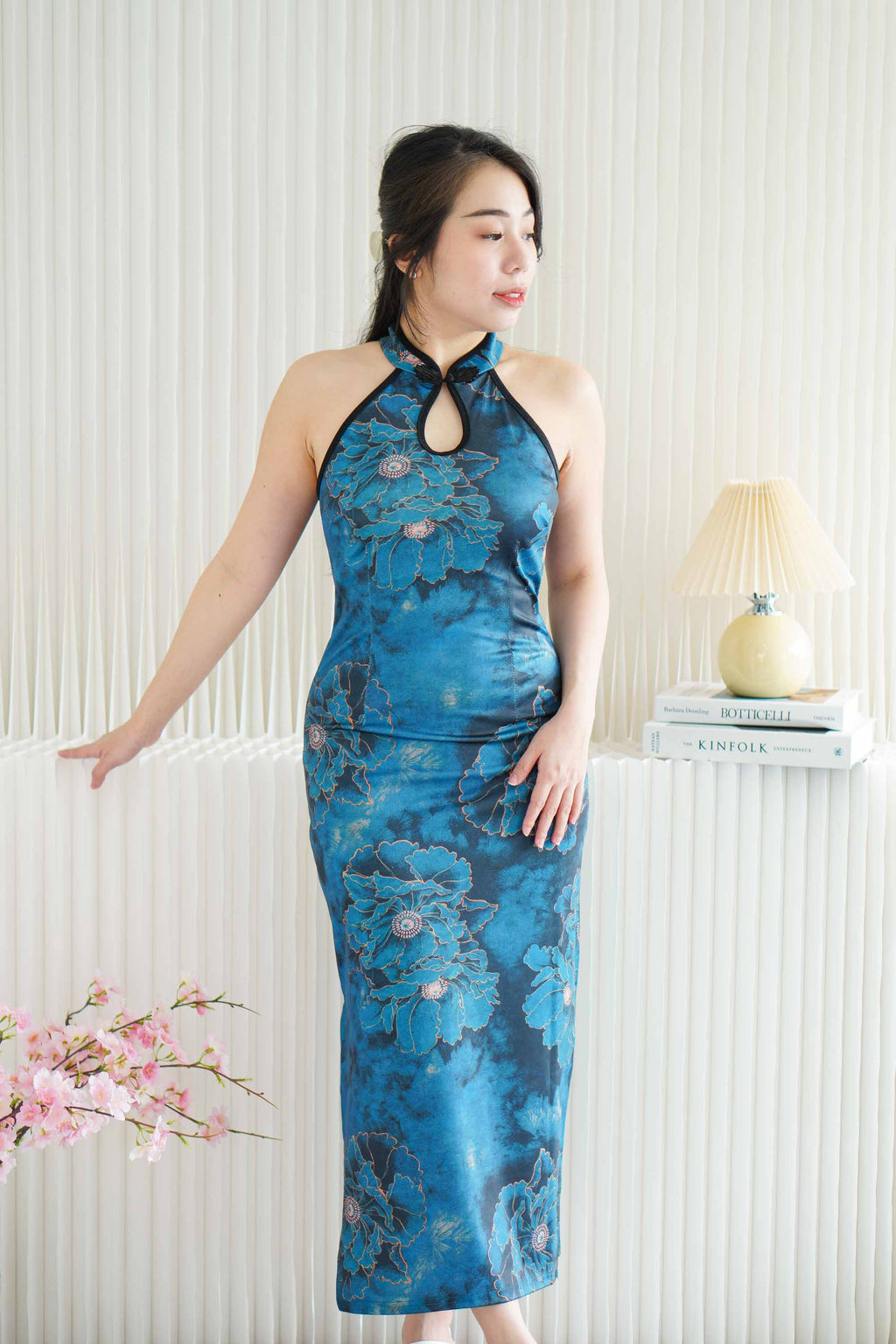 Que Long Halter Neck Floral Cheongsam in Dark Blue