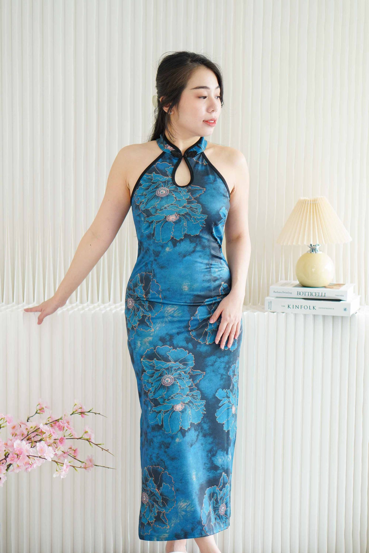 Que Long Halter Neck Floral Cheongsam in Dark Blue