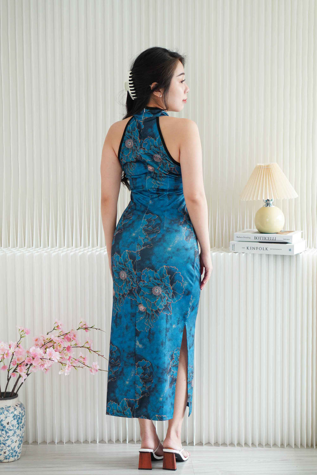 Que Long Halter Neck Floral Cheongsam in Dark Blue