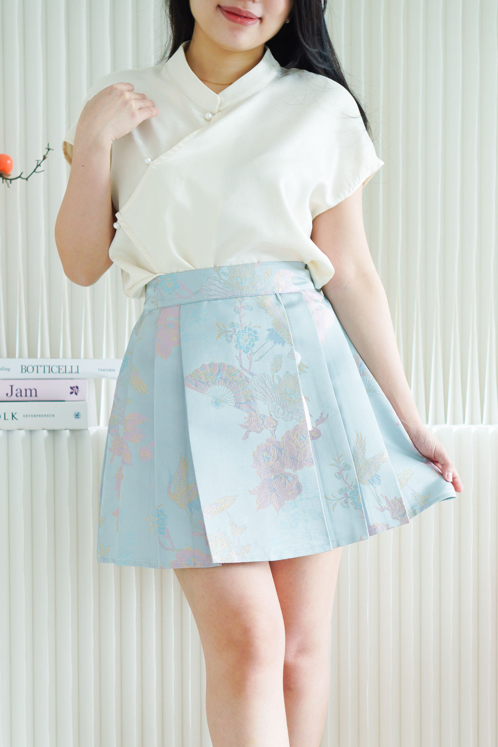 Ya Qi Printed Pleated Short Skirt in Blue