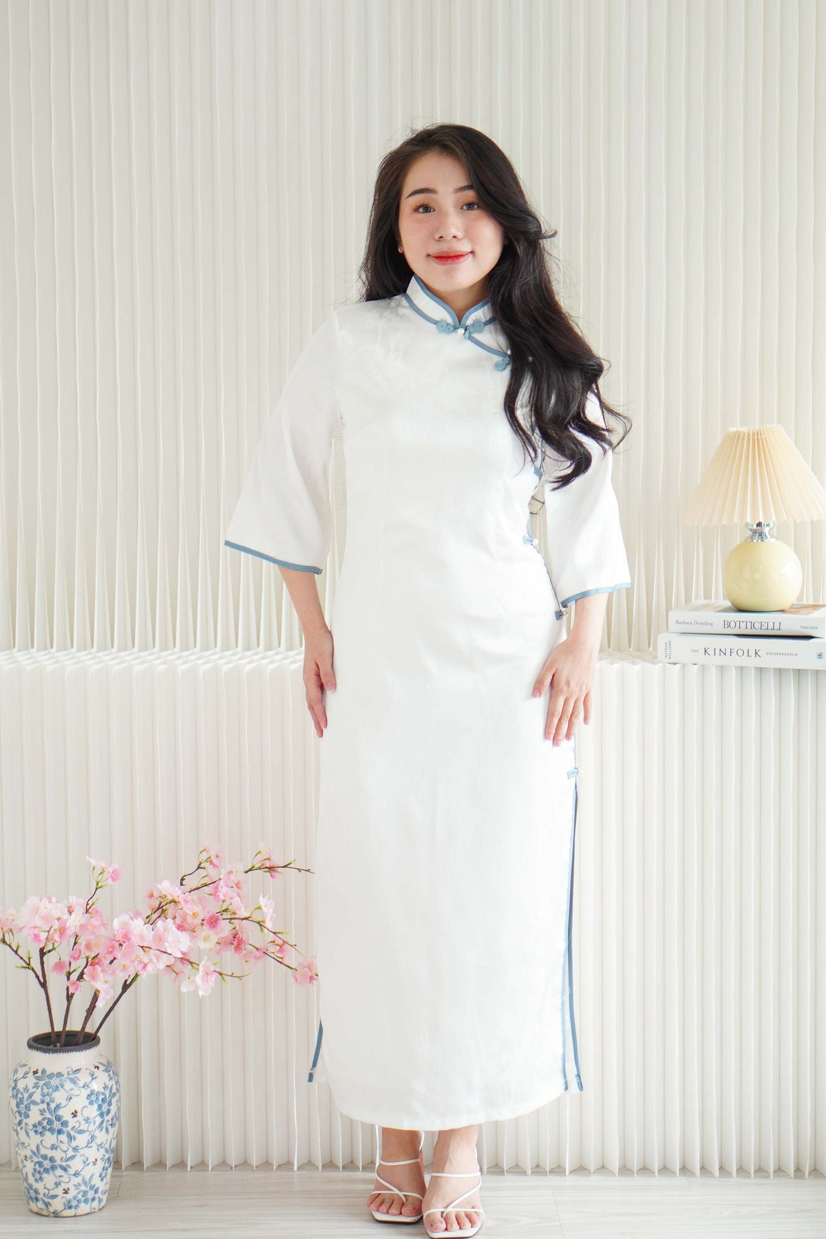 Ri Lan Mid Sleeves Maxi Cheongsam in White with Blue Lining